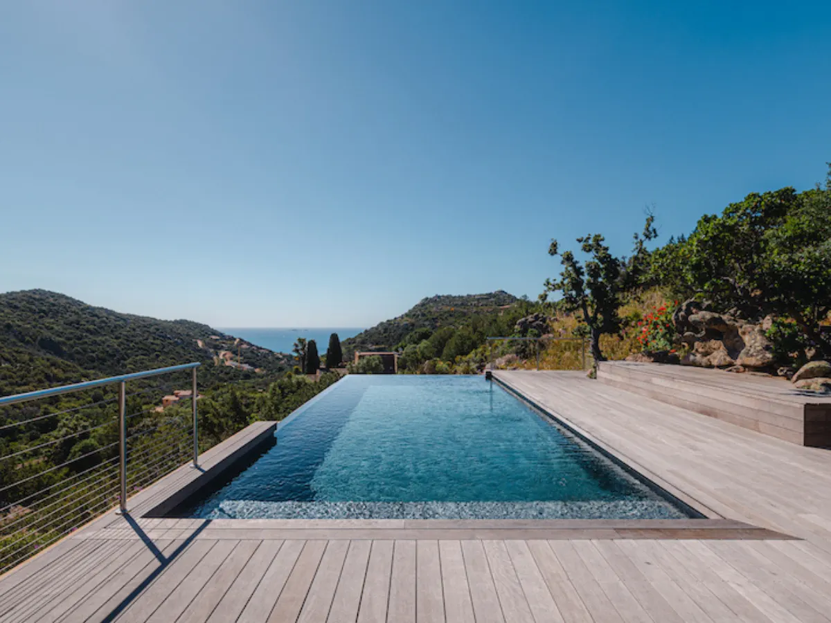 Construction de piscine à Agadir : étapes, délais, finitions et conseils (guide)
