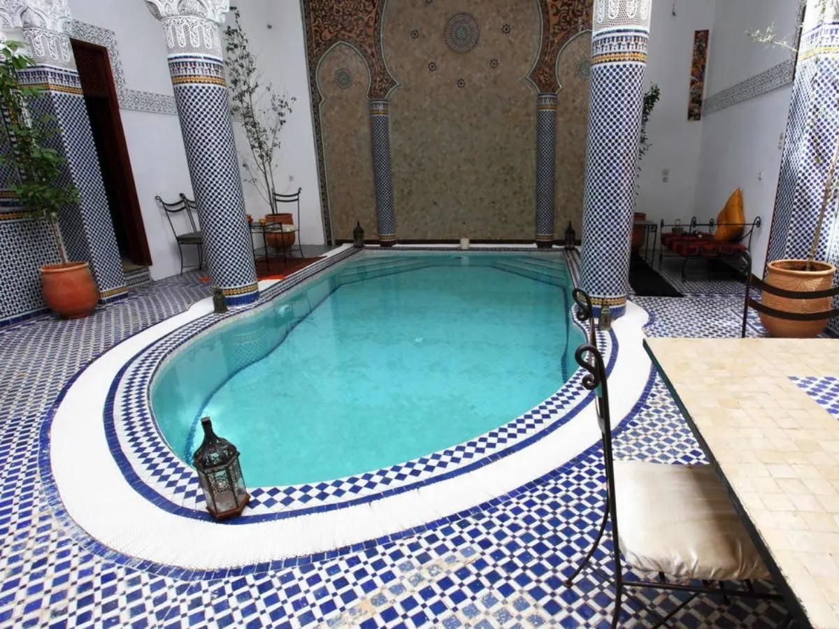 Construction de Piscine Traditionnelle Style Riad à Agadir